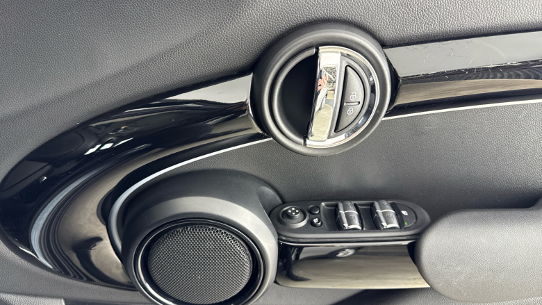 MINI Hatchback 1.5 Cooper Classic Premium 5dr Petrol Hatchback